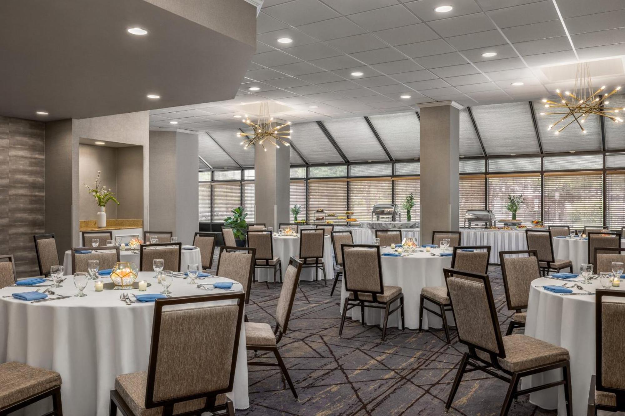 Crowne Plaza Edison By Ihg Hotel Bagian luar foto